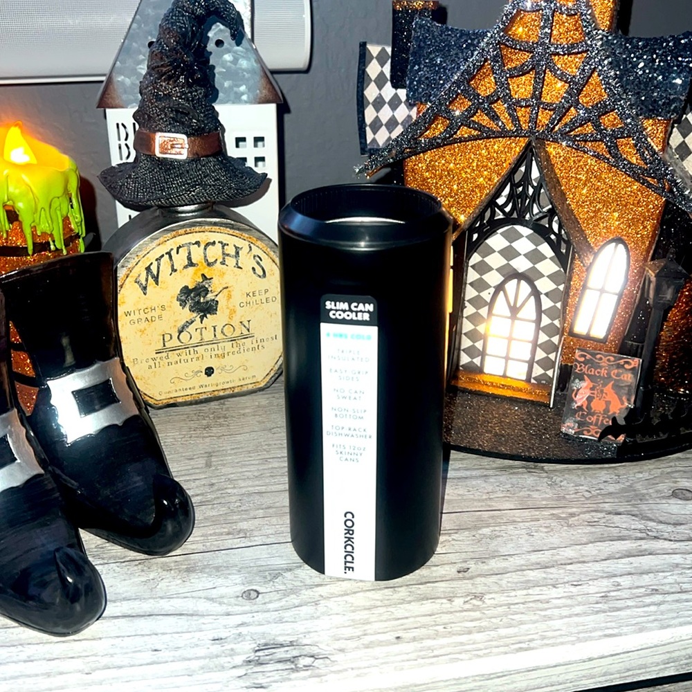 ❣️NWT❣️ 12 Oz CAN COOLER